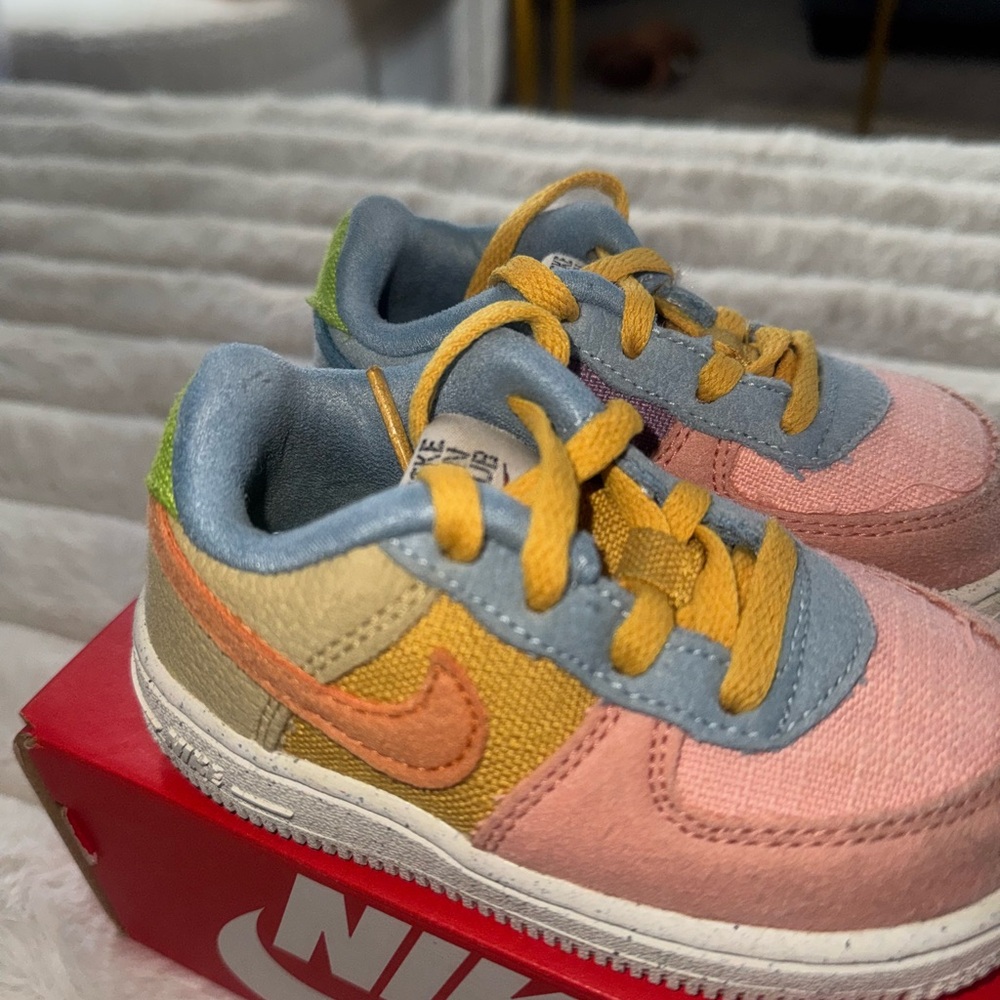 PERFECT CONDITION !! Nike LV8 nature 7C Sneakers